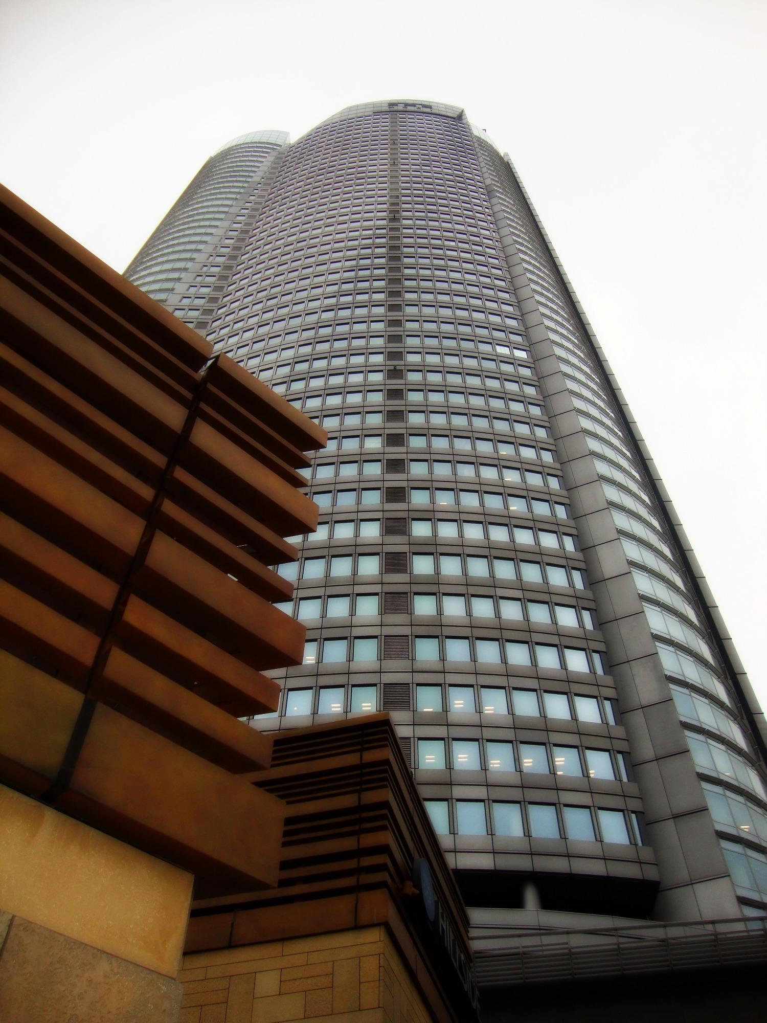 Photo of Mori Tower in the Roppongi Hills complex. For a great view of Tokyo, go to the top floor of the observatory. #Tokyo travel guide.